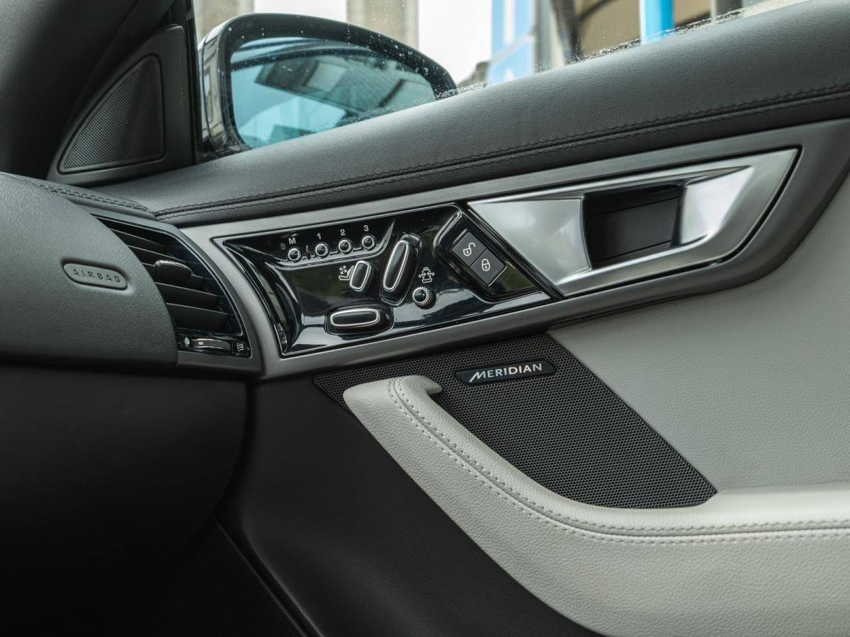 jaguar-f-type-2015-gasolina-2995cc