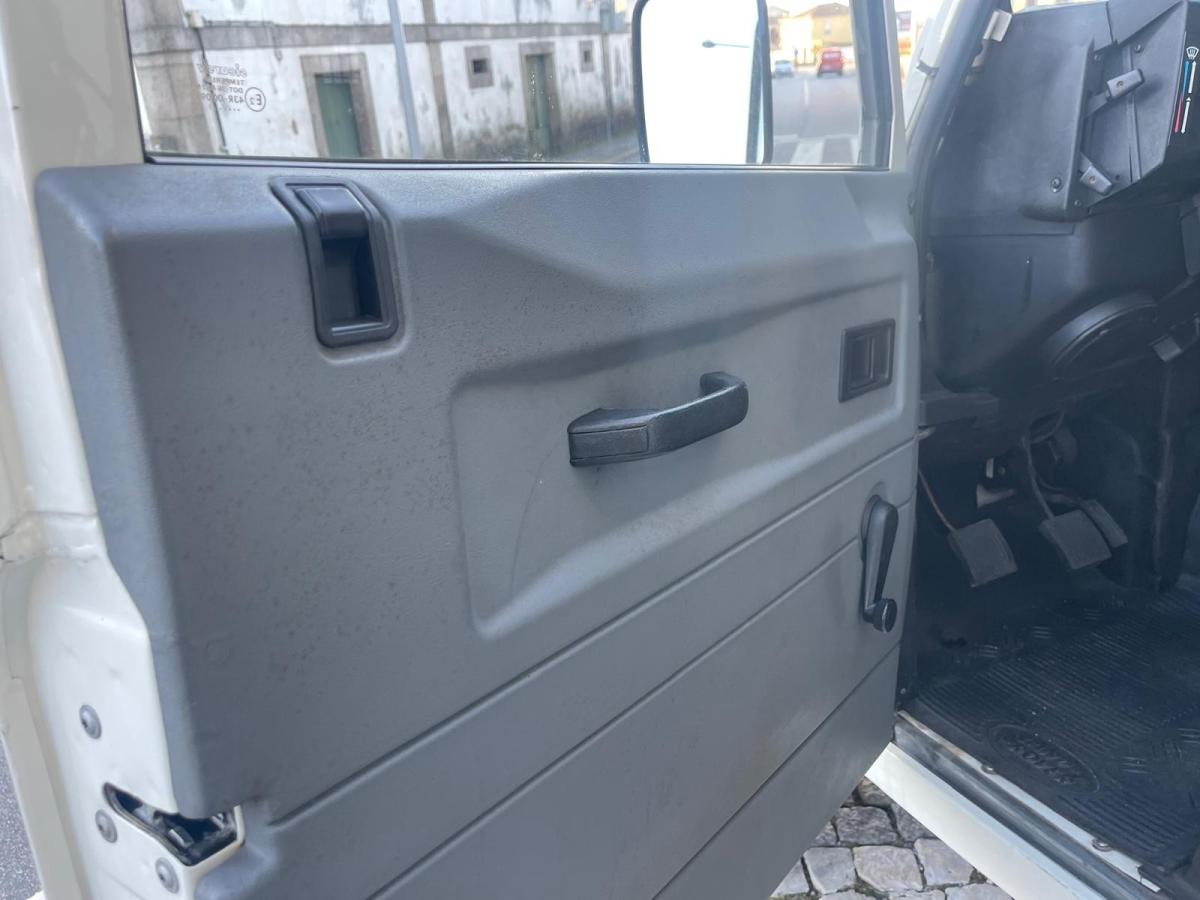 land-rover-defender-2003-diesel-2495cc