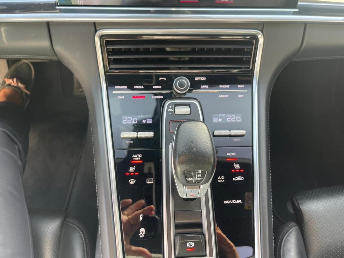 porsche-panamera-2018-hibrido-a-gasolina-2894cc