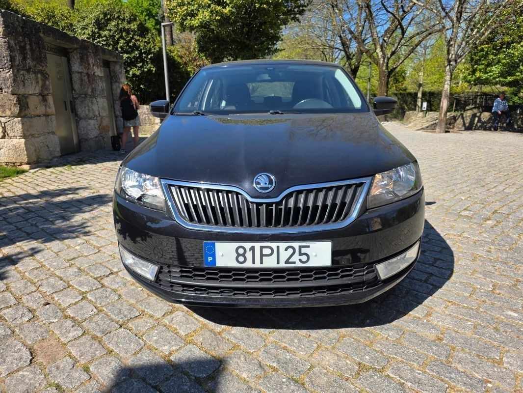 skoda-rapid-2014-gasolina-1197cc