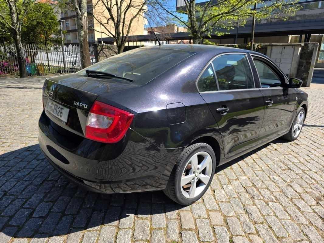 skoda-rapid-2014-gasolina-1197cc