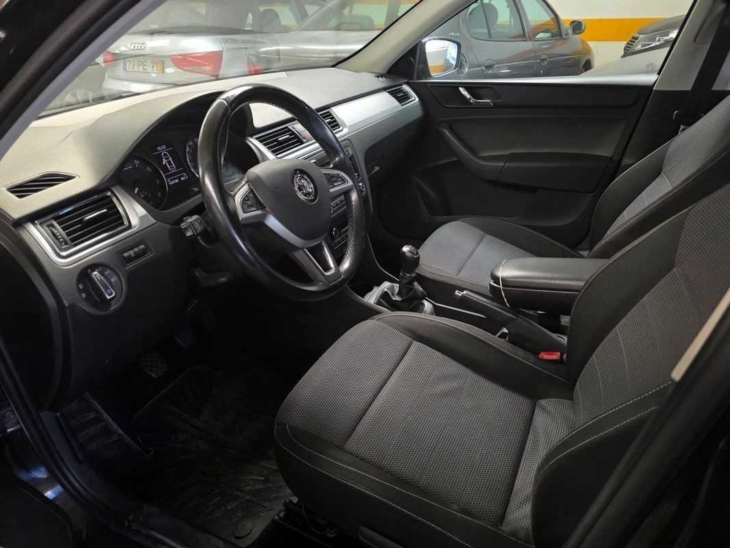 skoda-rapid-2014-gasolina-1197cc