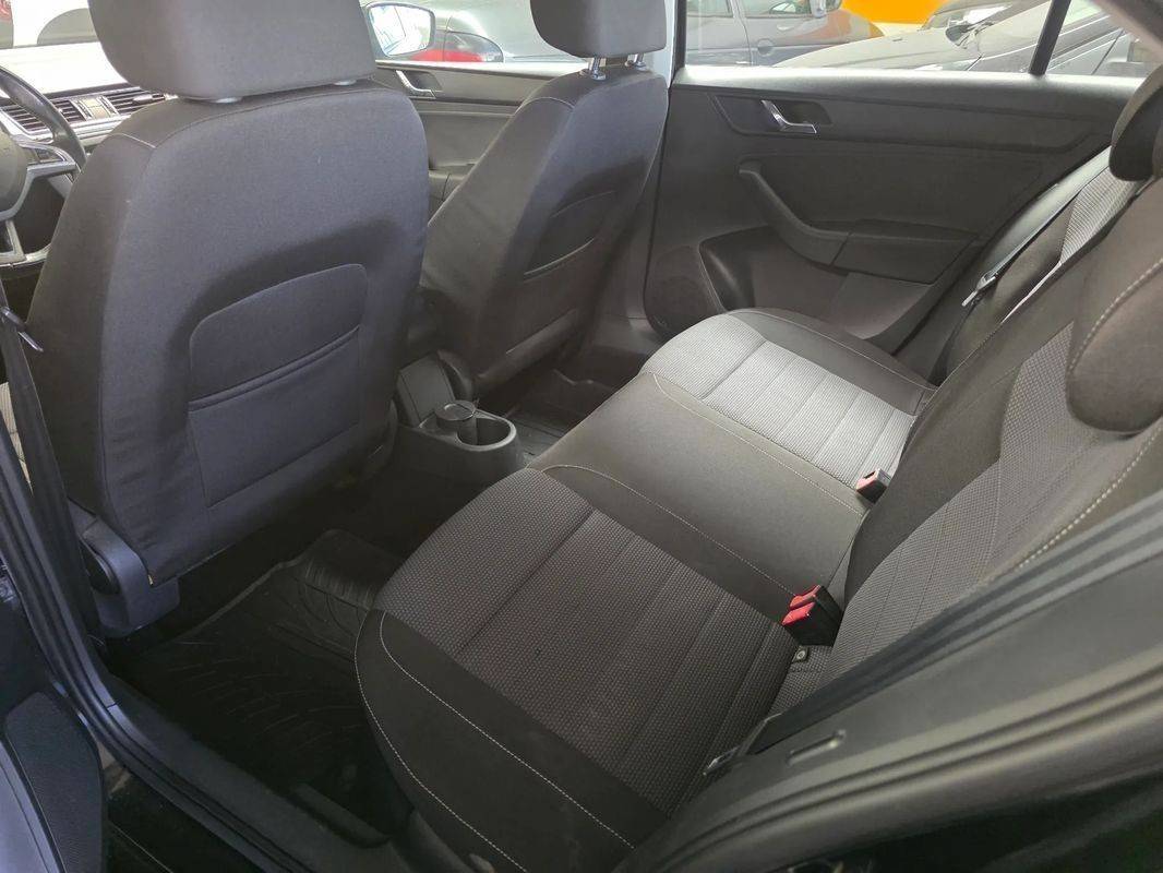 skoda-rapid-2014-gasolina-1197cc