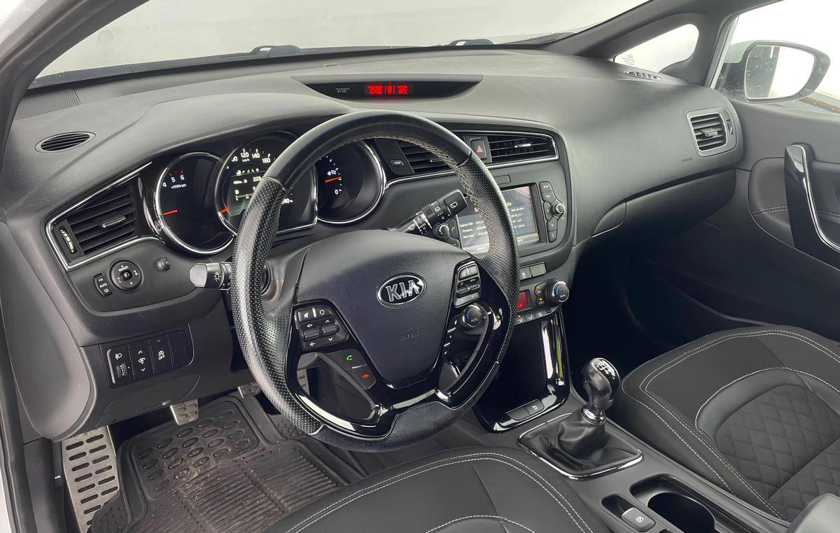 kia-ceed-sw-2016-diesel-1582cc