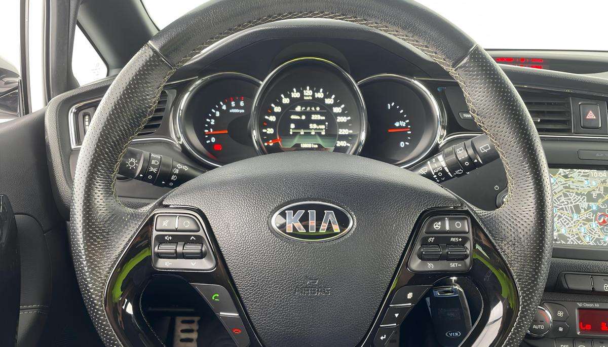 kia-ceed-sw-2016-diesel-1582cc