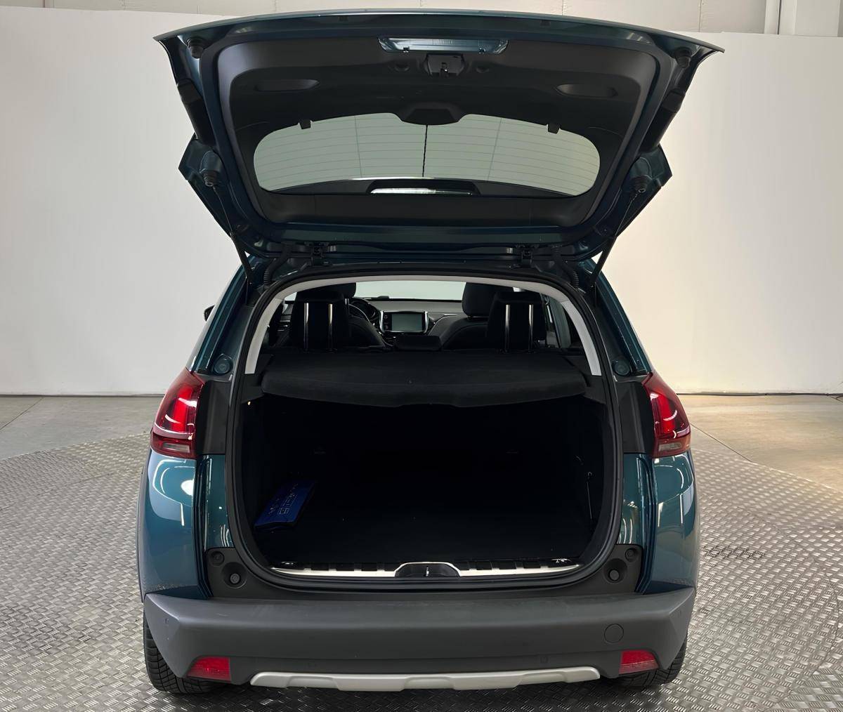 peugeot-2008-2016-gasolina-1199cc