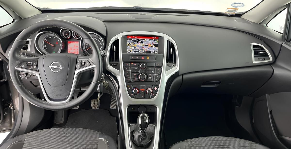 opel-astra-sport-tourer-2015-diesel-1598cc