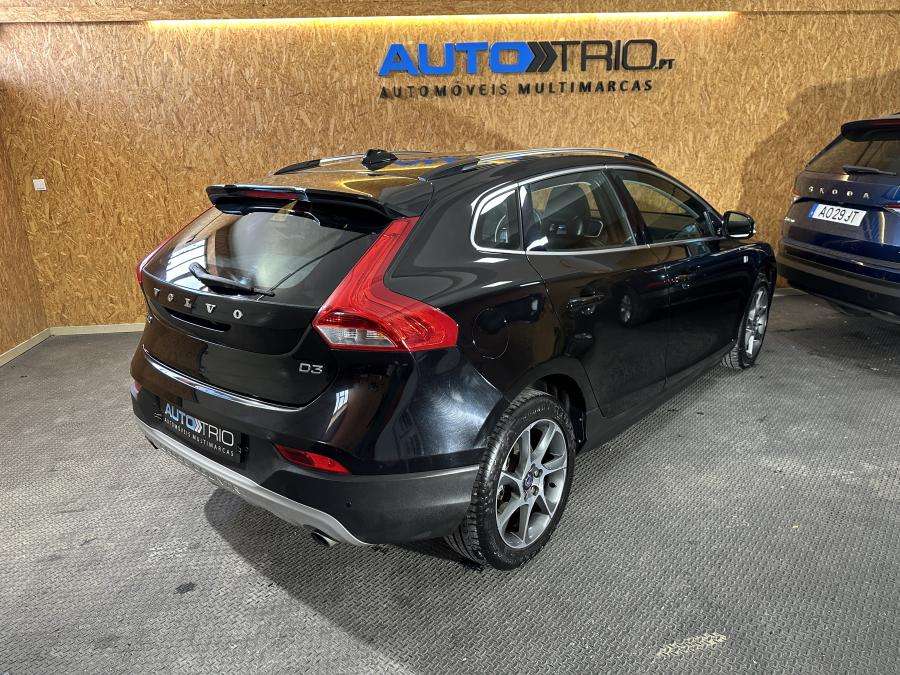volvo-v40-cross-country-2016-diesel-1969cc