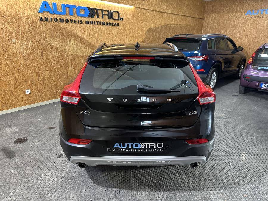 volvo-v40-cross-country-2016-diesel-1969cc