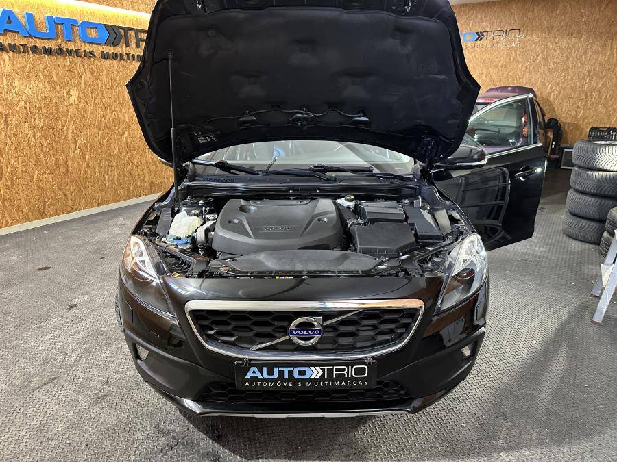 volvo-v40-cross-country-2016-diesel-1969cc