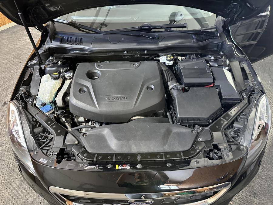 volvo-v40-cross-country-2016-diesel-1969cc