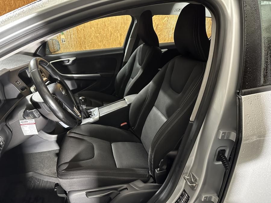 volvo-v60-2013-diesel-1560cc