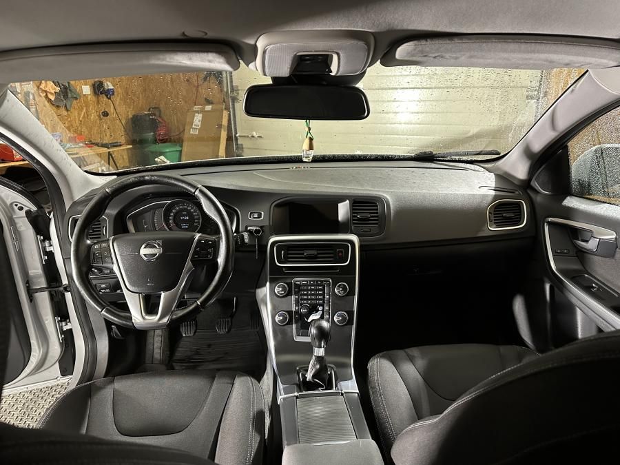 volvo-v60-2013-diesel-1560cc