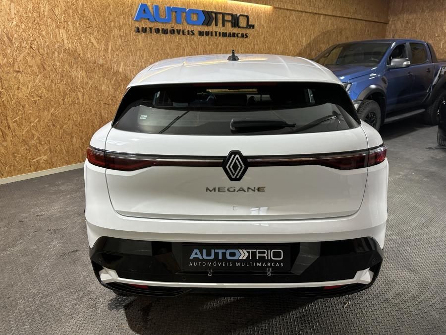 renault-megane-e-tech-2022-eletrico-0cc