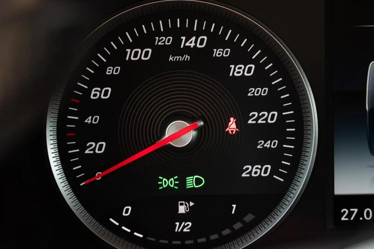 mercedes-benz-glc-250-d-4matic-2015-diesel-2143cc