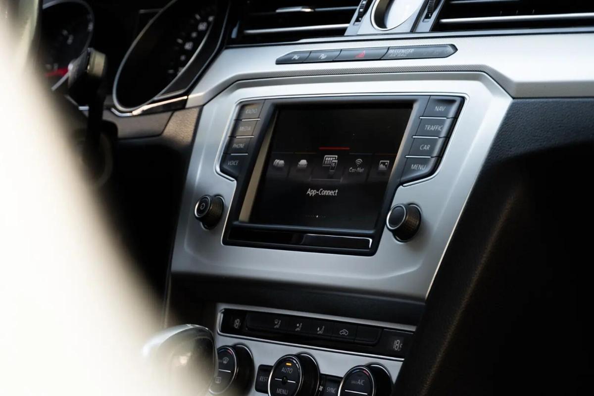 volkswagen-passat-variant-2015-diesel-1598cc