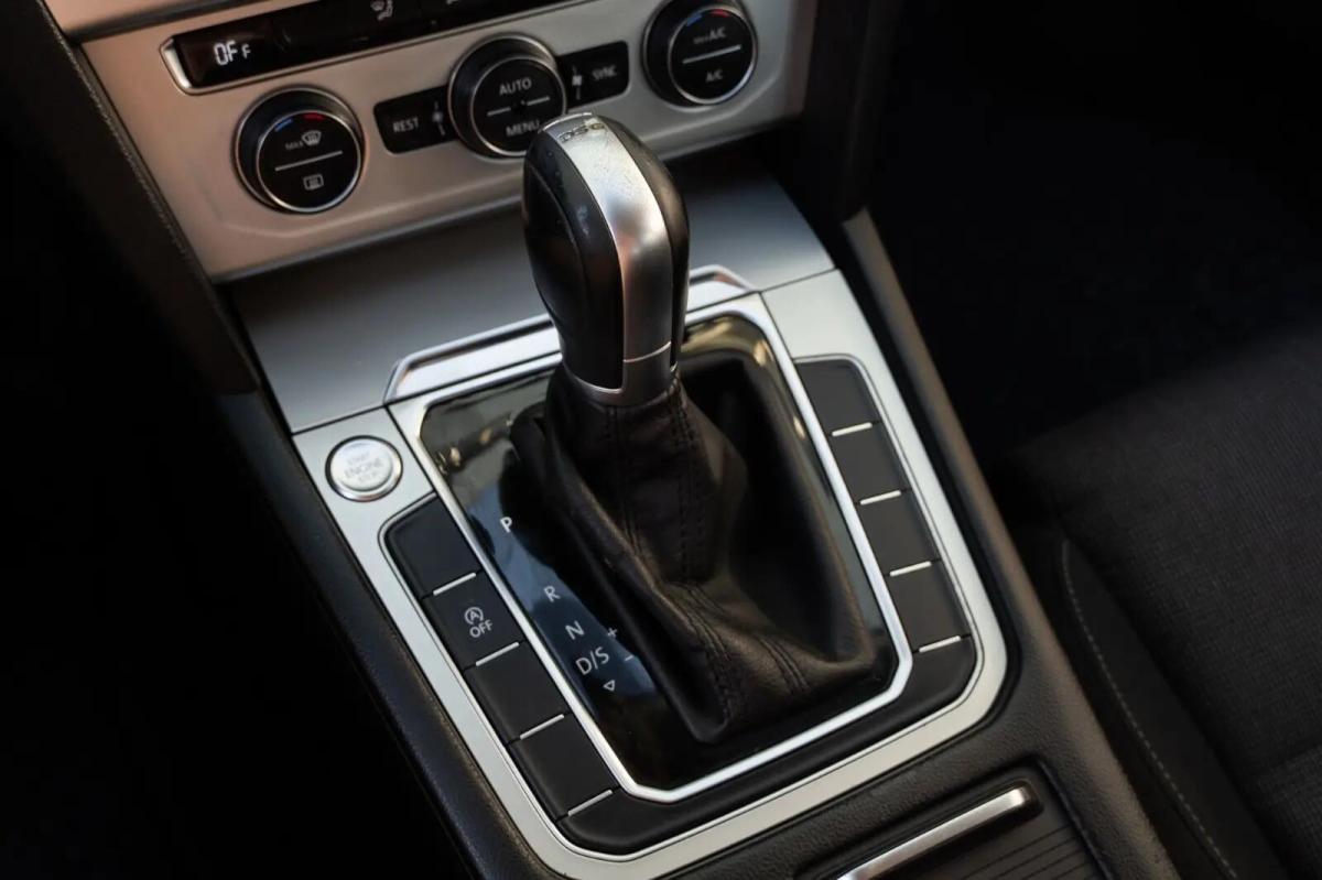 volkswagen-passat-variant-2015-diesel-1598cc