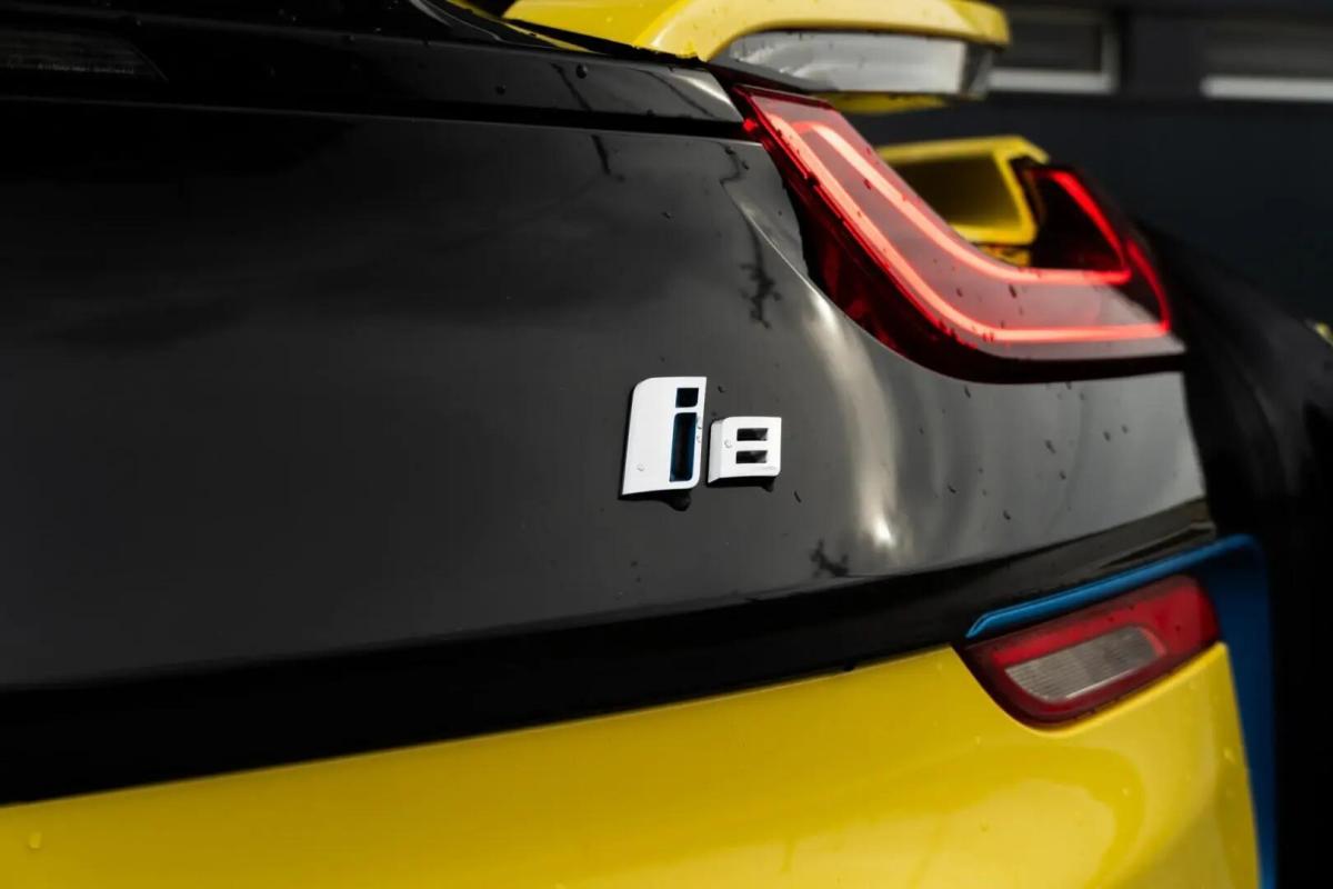 bmw-i8-2015-hibrido-a-gasolina-1499cc