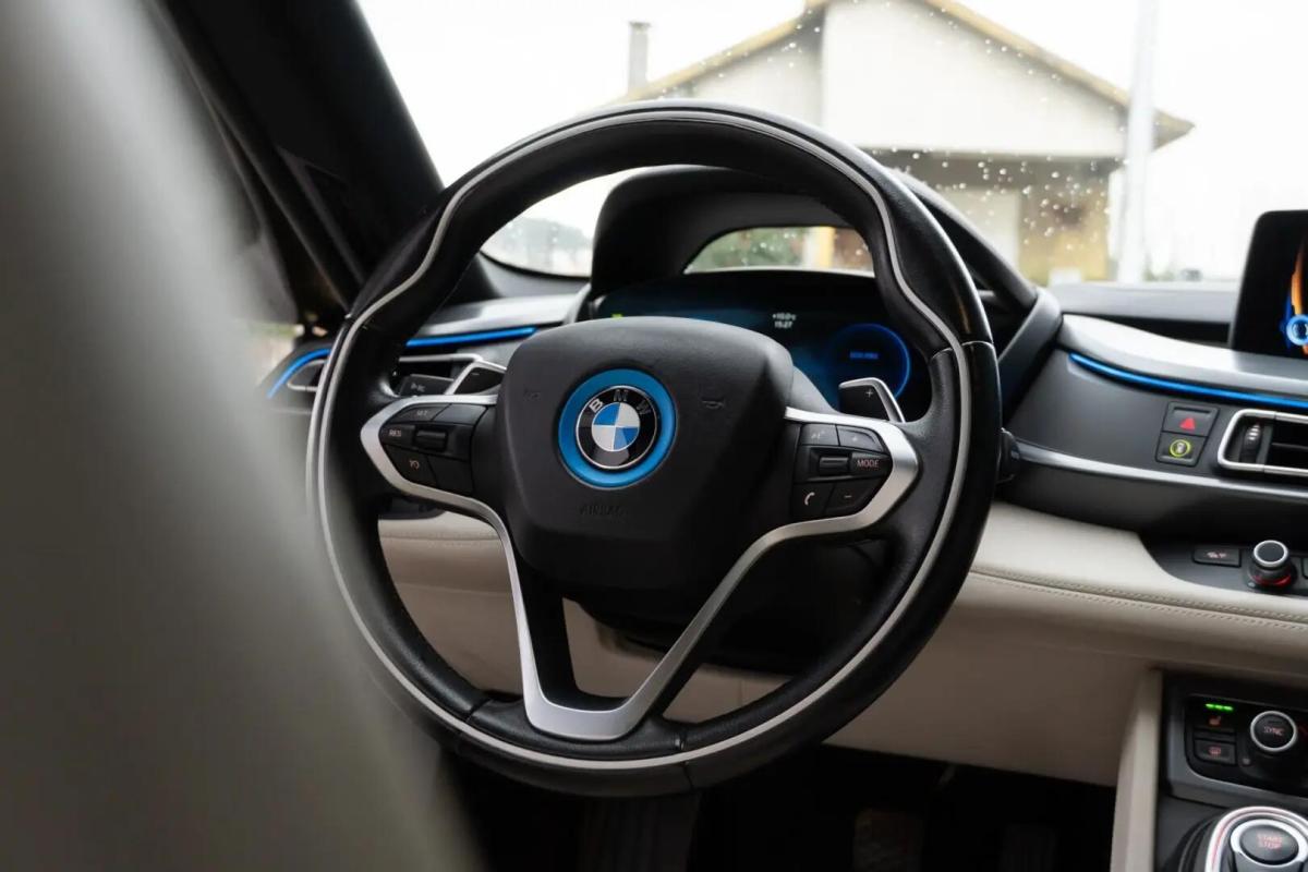 bmw-i8-2015-hibrido-a-gasolina-1499cc