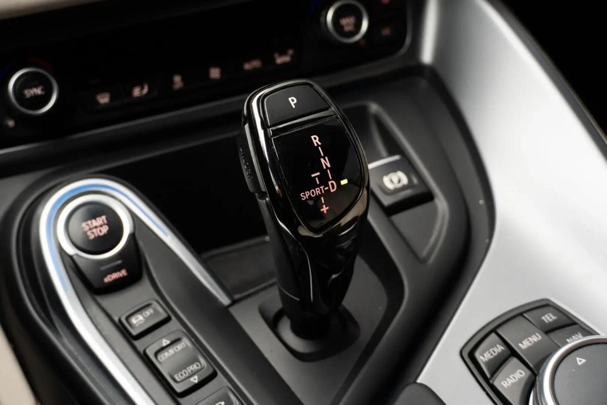 bmw-i8-2015-hibrido-a-gasolina-1499cc