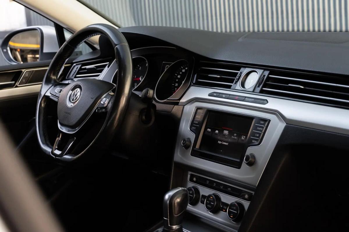 volkswagen-passat-variant-2015-diesel-1598cc