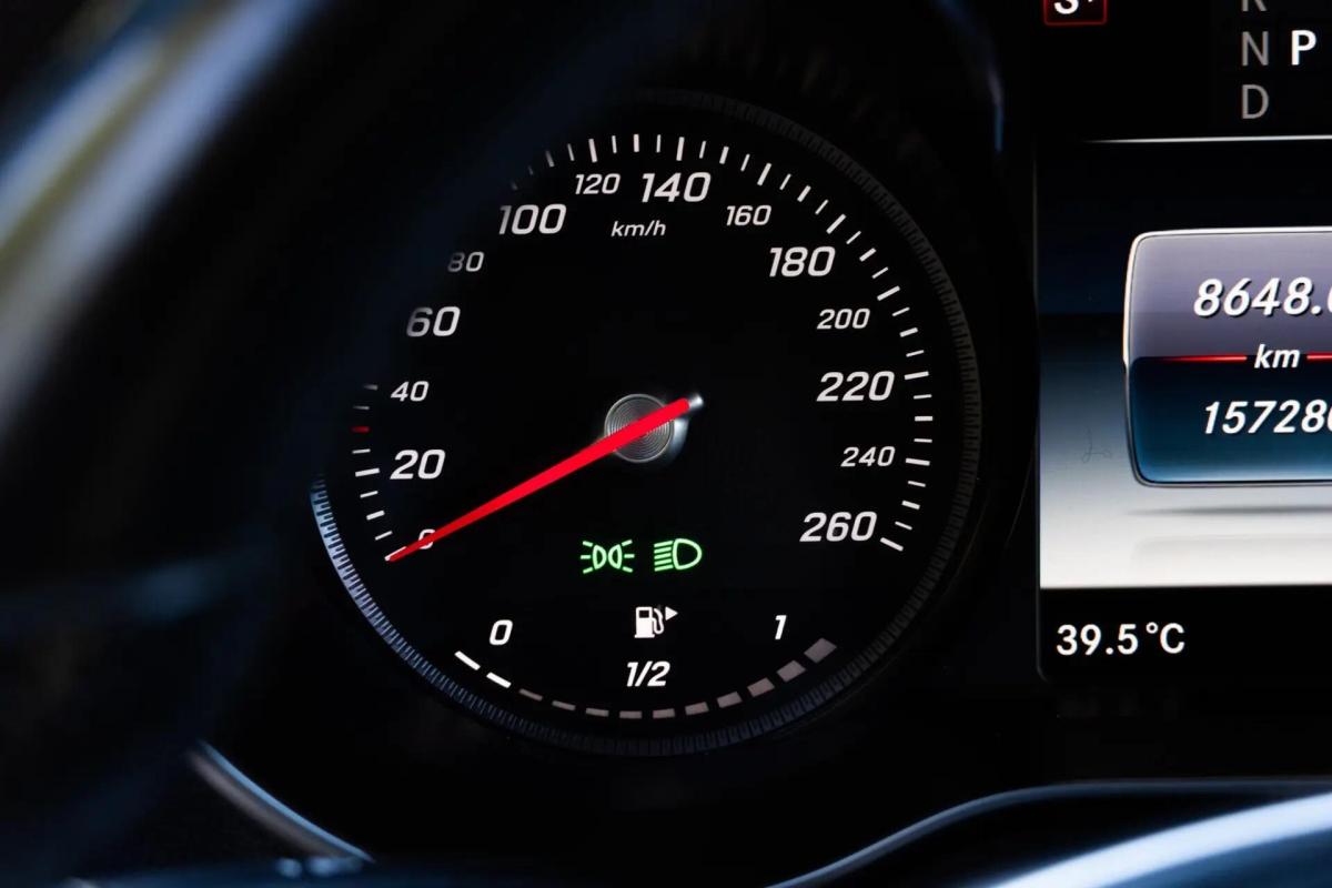 mercedes-benz-glc-250-d-4matic-2016-diesel-2143cc