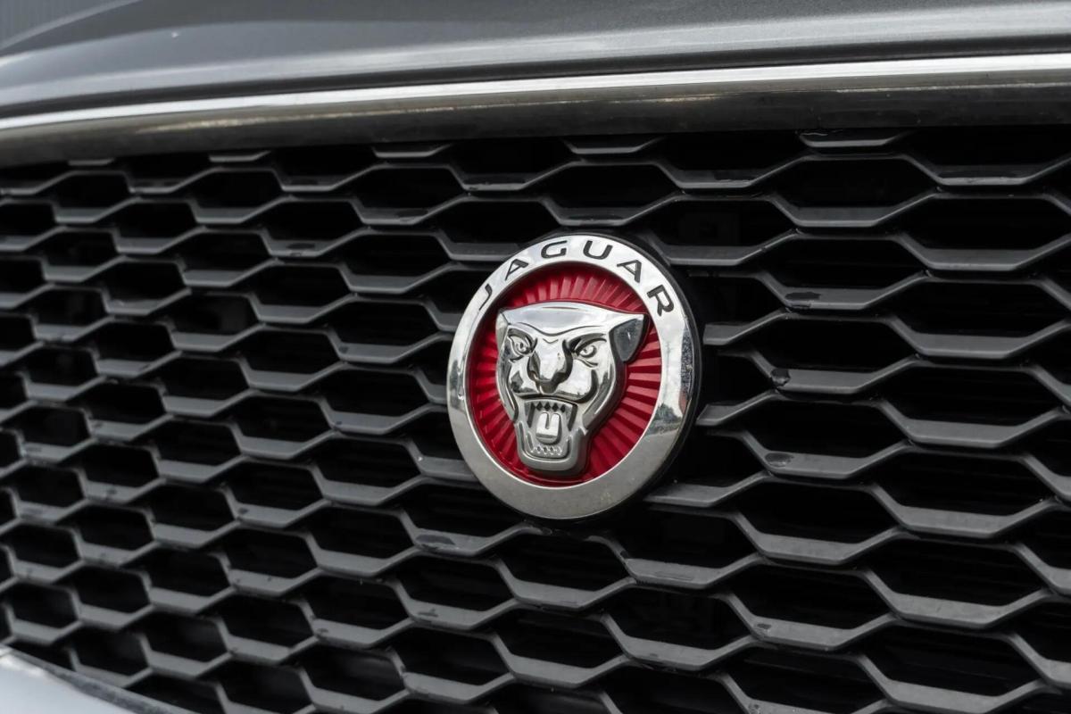 jaguar-e-pace-2018-diesel-1999cc