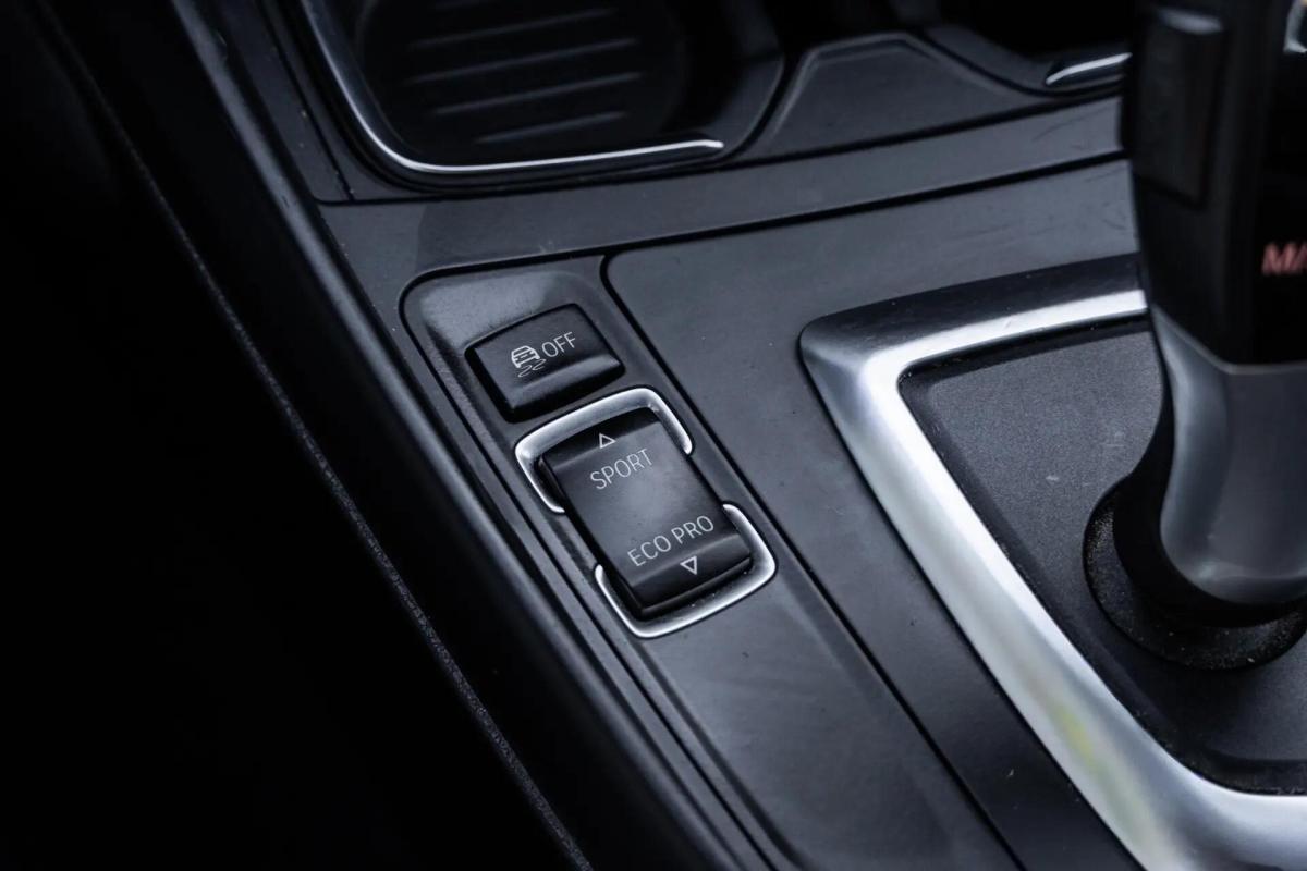 bmw-serie-2-218d-coupe-2015-diesel-1995cc