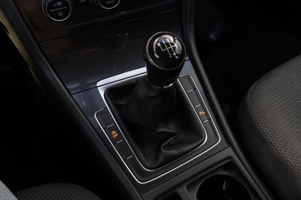 volkswagen-golf-2019-diesel-1598cc