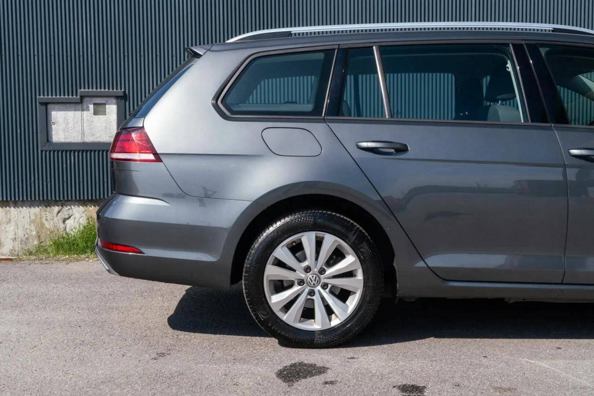volkswagen-golf-2019-diesel-1598cc