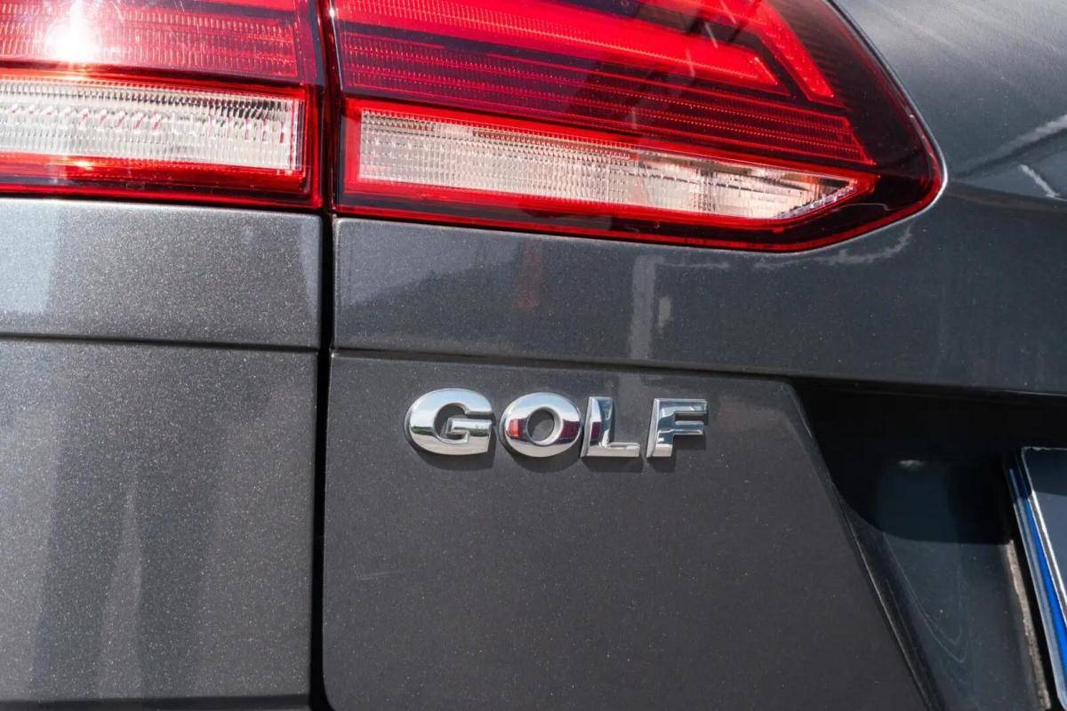 volkswagen-golf-2019-diesel-1598cc