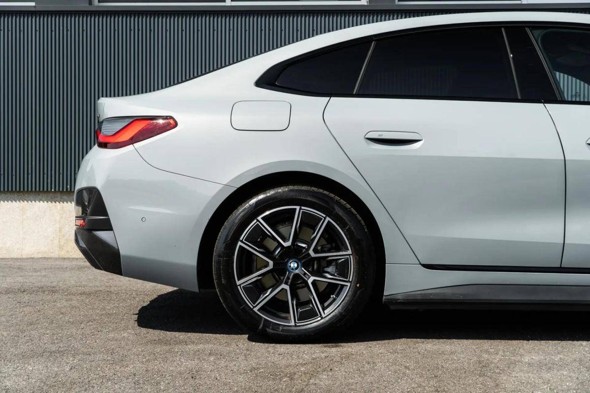 bmw-serie-i-i4-edrive40-2022-eletrico-0cc