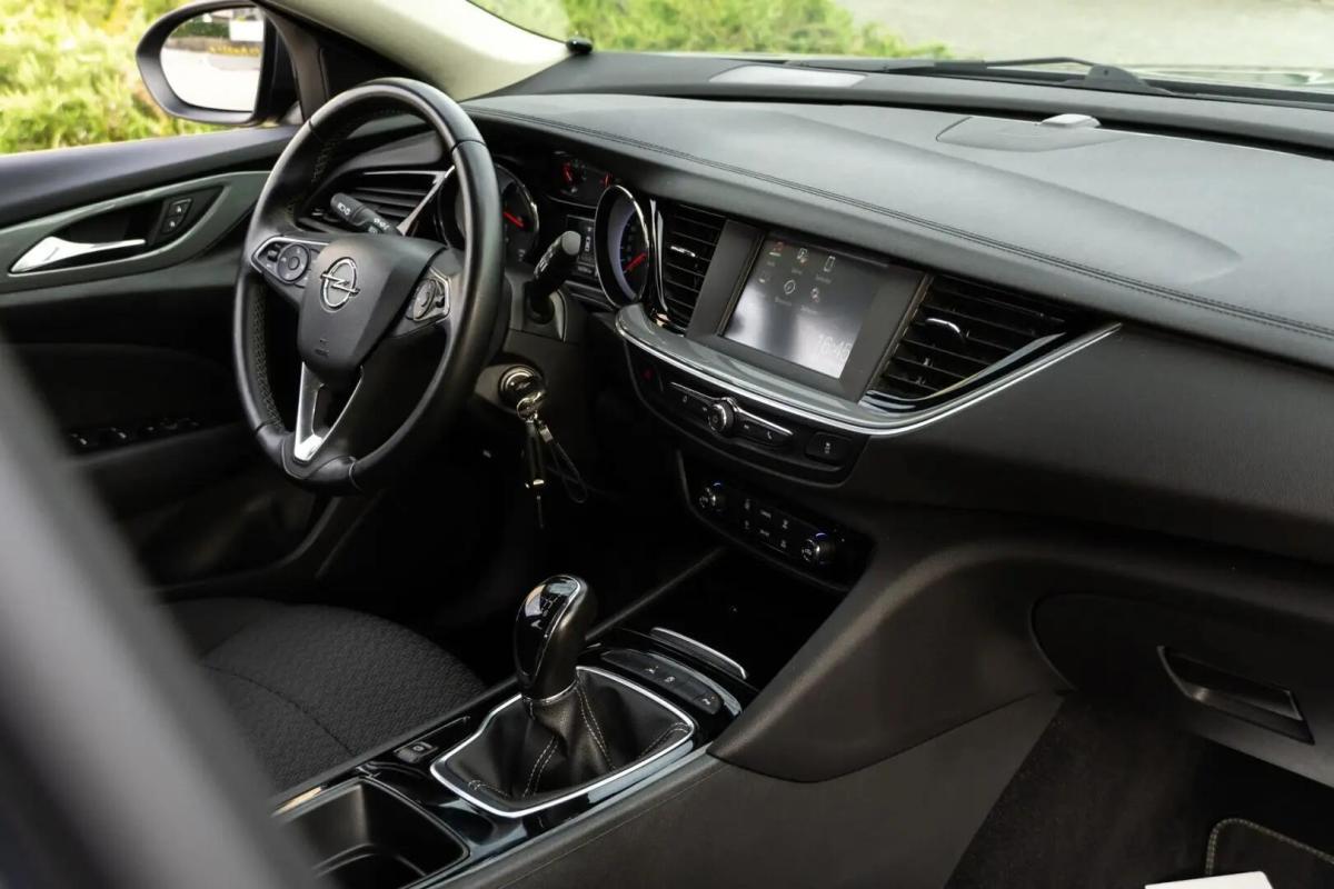 opel-insignia-sports-tourer-2019-diesel-1598cc