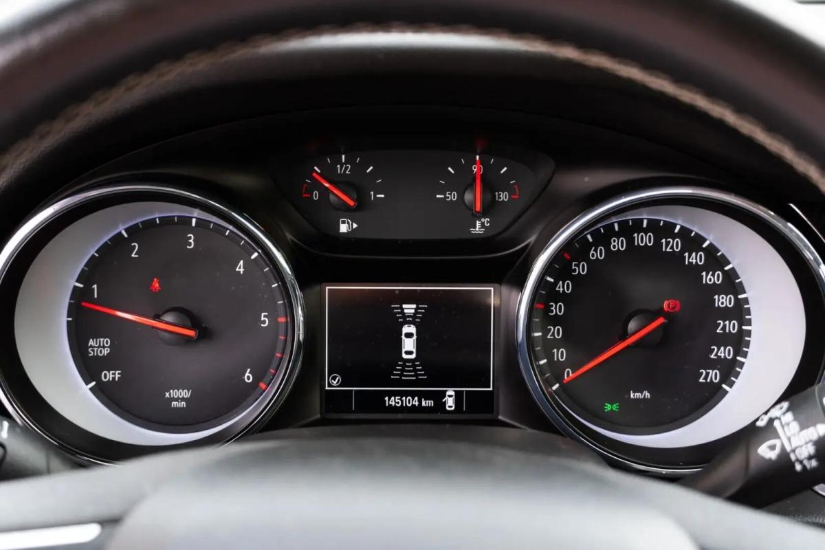 opel-insignia-sports-tourer-2019-diesel-1598cc