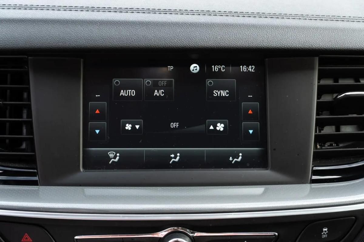 opel-insignia-sports-tourer-2019-diesel-1598cc
