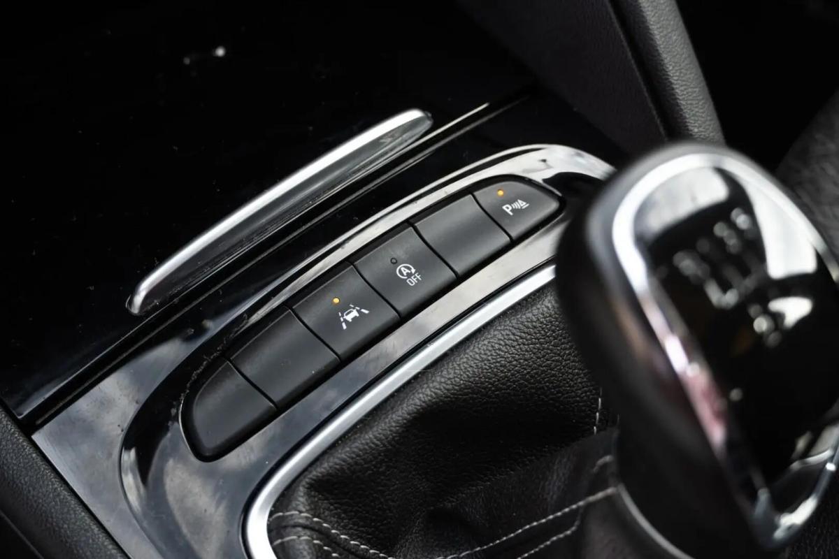 opel-insignia-sports-tourer-2019-diesel-1598cc