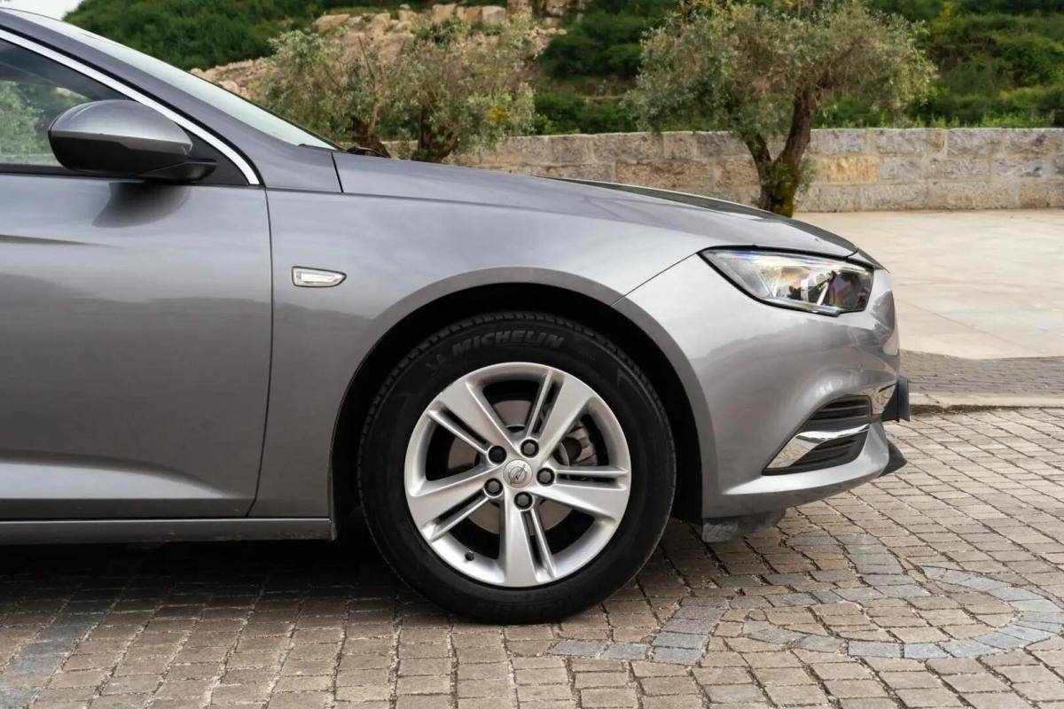 opel-insignia-sports-tourer-2019-diesel-1598cc