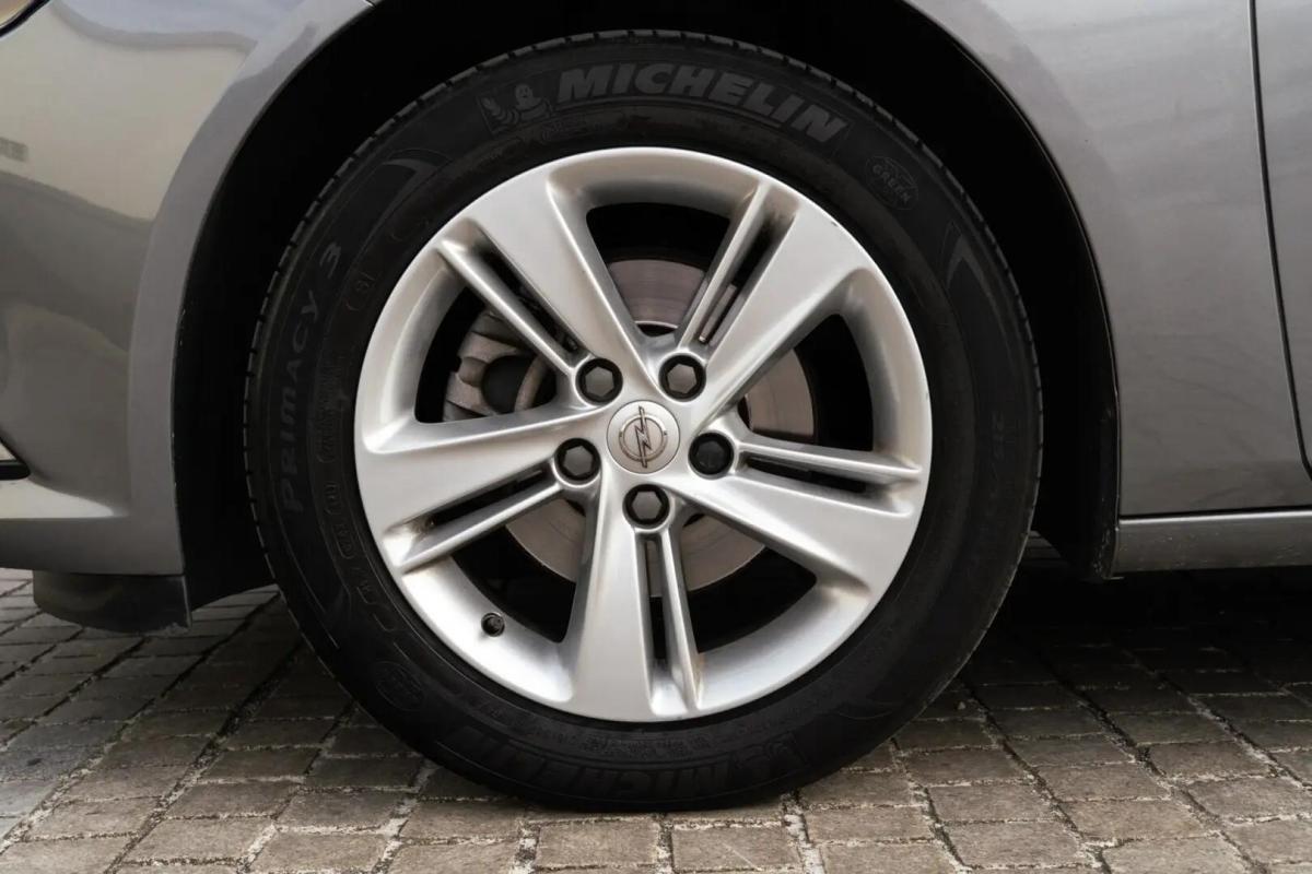 opel-insignia-sports-tourer-2019-diesel-1598cc