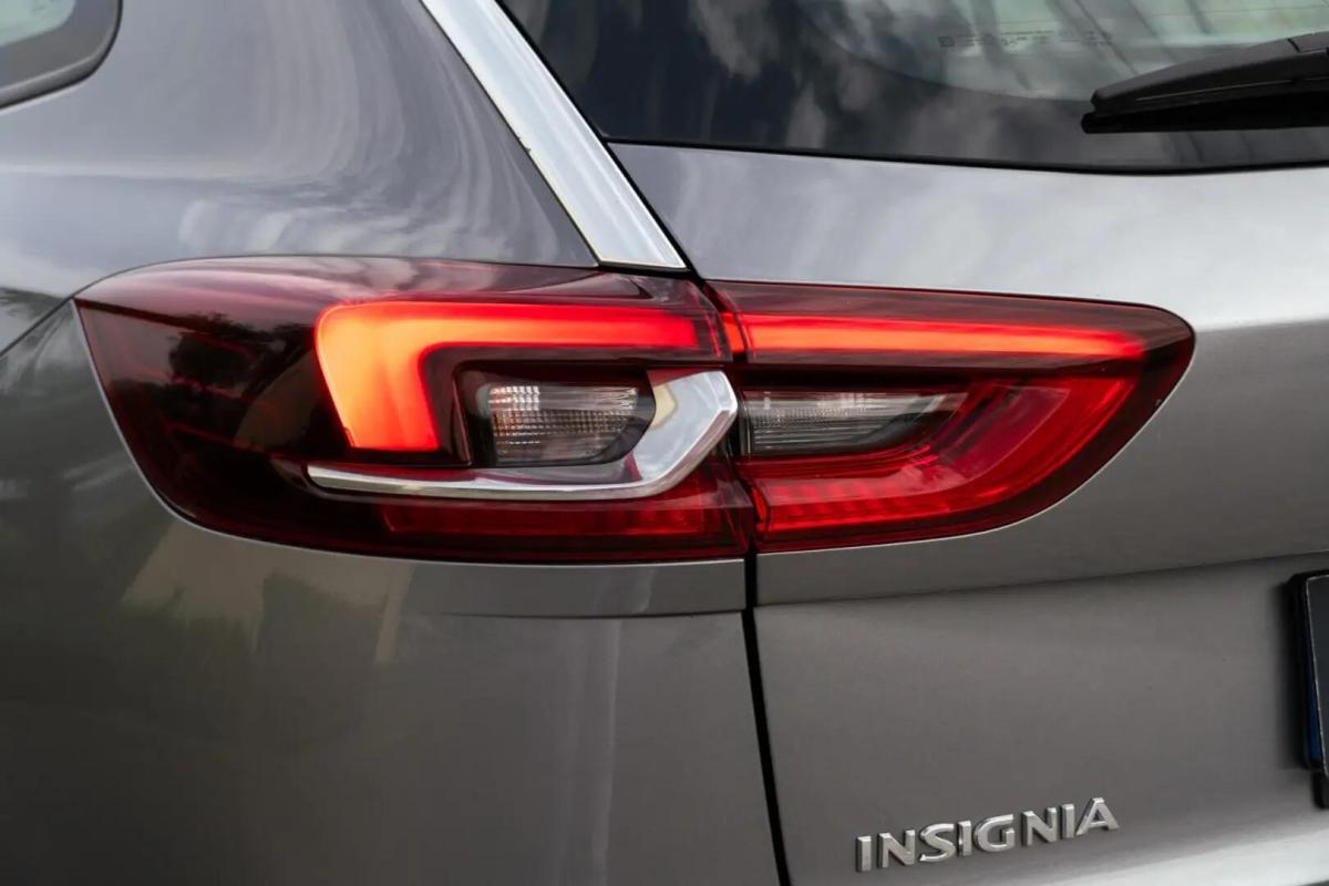 opel-insignia-sports-tourer-2019-diesel-1598cc