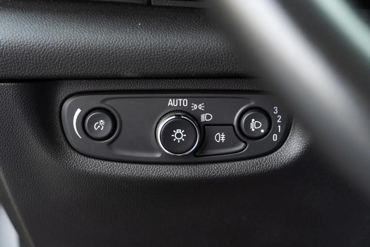 opel-insignia-sports-tourer-2019-diesel-1598cc