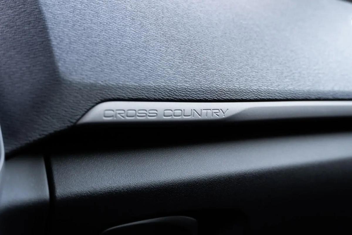 volvo-v40-cross-country-2014-diesel-1560cc