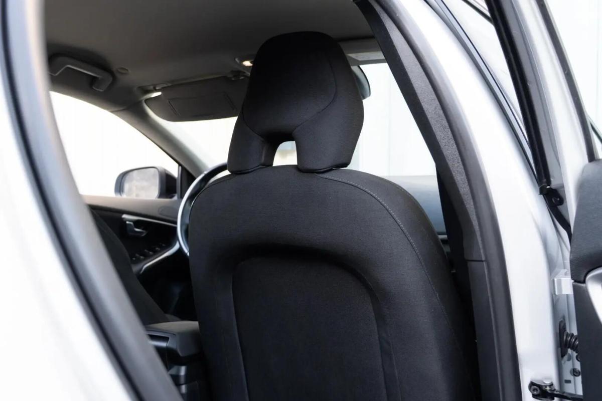 volvo-v40-cross-country-2014-diesel-1560cc