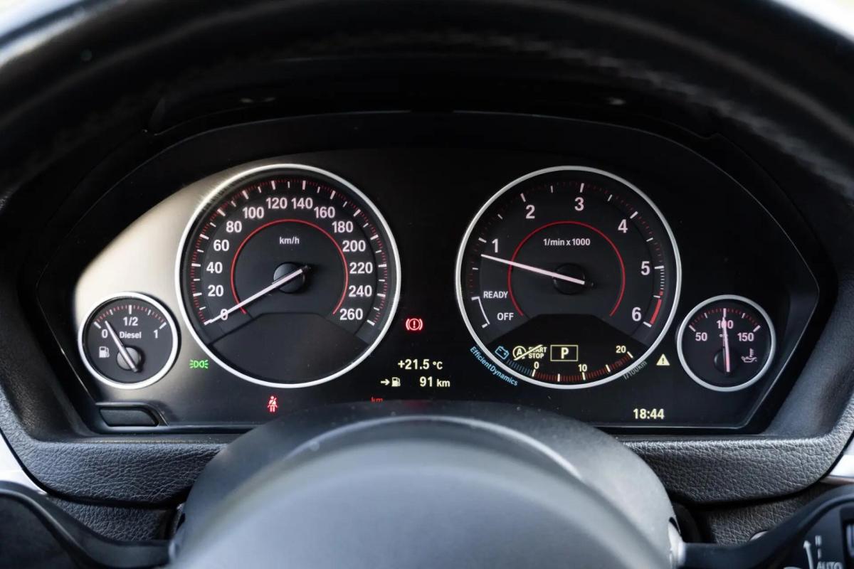 bmw-serie-3-318-d-touring-2018-diesel-1995cc
