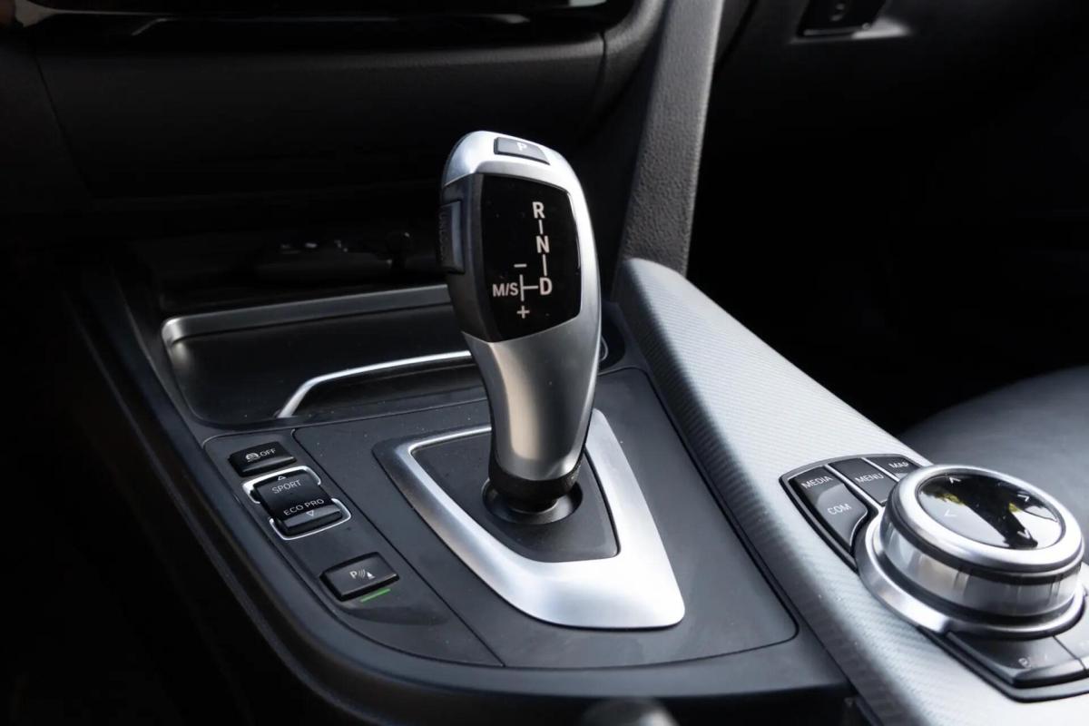 bmw-serie-3-318-d-touring-2018-diesel-1995cc