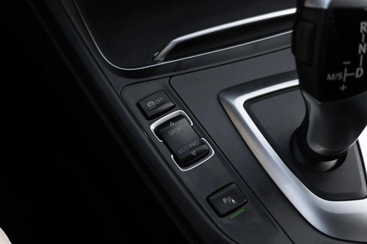 bmw-serie-3-318-d-touring-2018-diesel-1995cc
