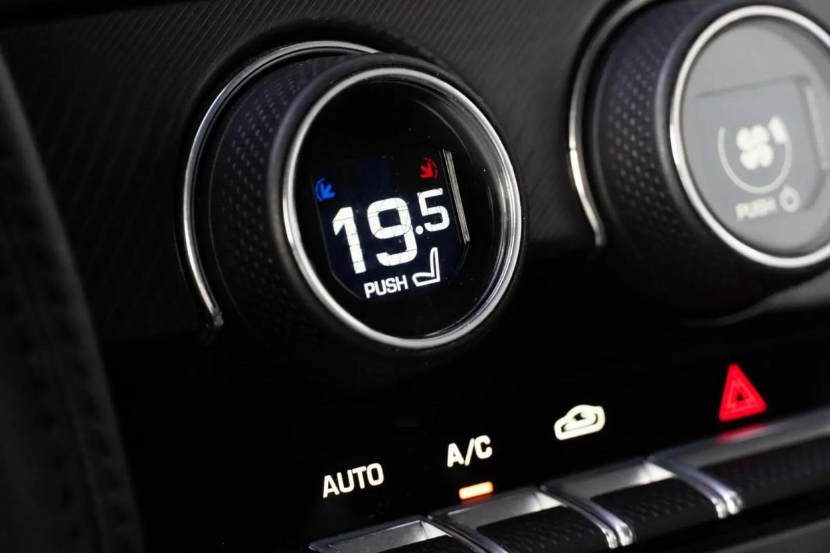 jaguar-f-type-2019-gasolina-1997cc