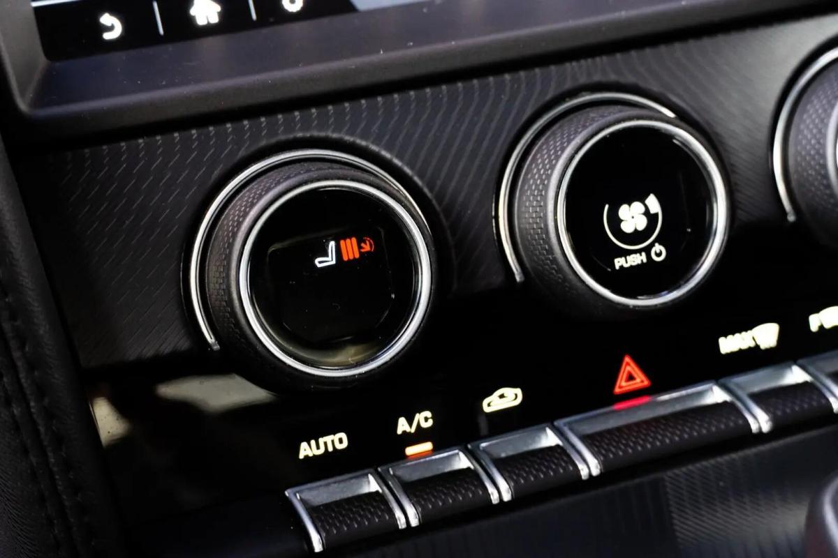 jaguar-f-type-2019-gasolina-1997cc