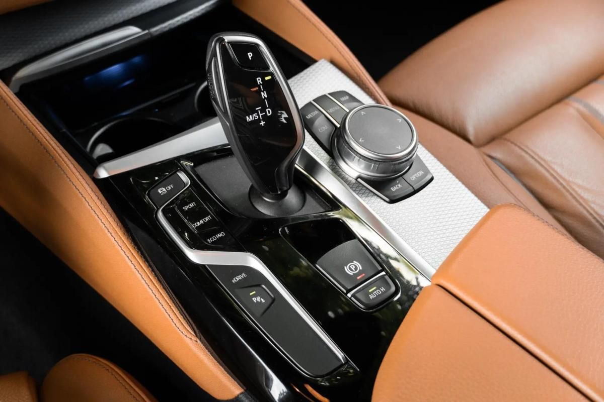 bmw-serie-5-530e-iperformance-sedan-2019-hibrido-a-gasolina-1998cc