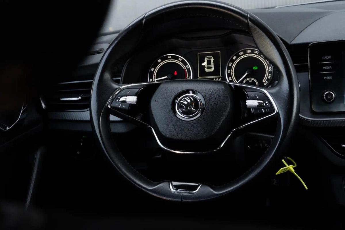 skoda-kamiq-2023-gasolina-999cc