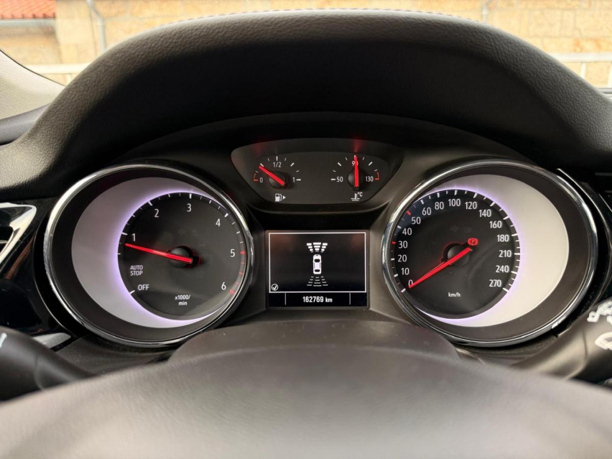 opel-insignia-sports-tourer-2019-diesel-1598cc